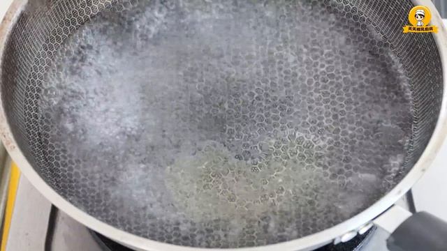 西蘭花這樣做才最好吃，不炒不煮不蒸， 我家一周吃6次！【天天相見廚房】#蒜香⻄蘭花肉末 #西蘭花 #西蘭花食譜 смотреть онлайн