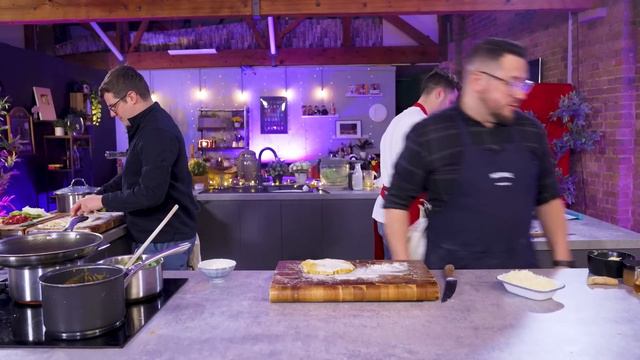 UNPLANNED PASTA BATTLE смотреть онлайн