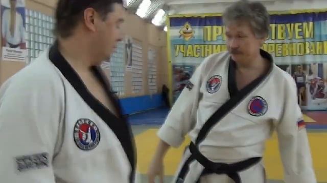 Болевые приемы в Кёнгму Хапкидо. «Т» - образный болевой на кисть. (Базовый вариант) смотреть онлайн