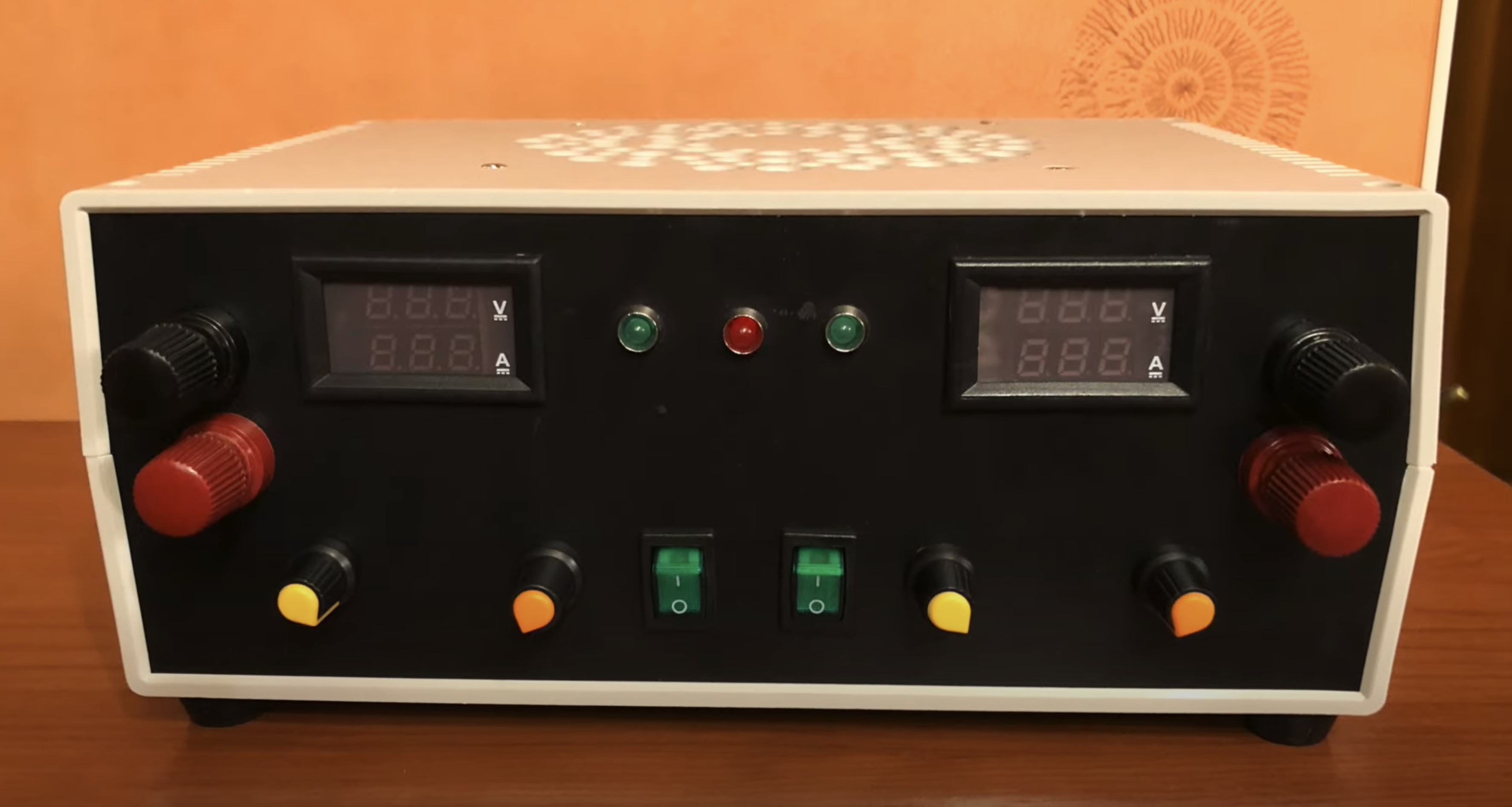 Двойное импульсное зарядное устройство для АКБ по методу Кабанова на TL494. смотреть онлайн