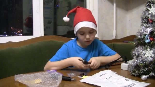 Виктор распаковывает паяльник 908S 80W 220V ESD SAFE с АлиЭкспресс 03/01/2020 смотреть онлайн