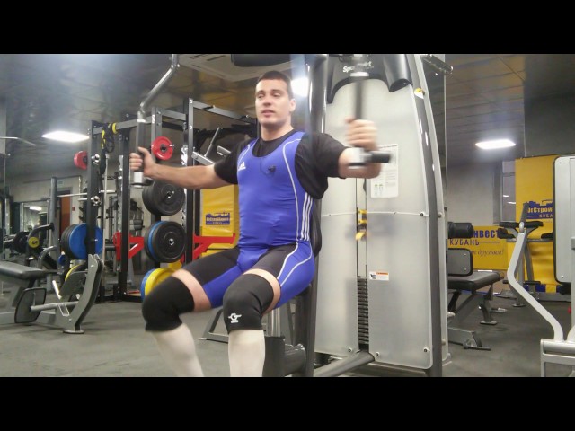 Сведение рук в тренажёре Бабочка: техника выполнения смотреть онлайн