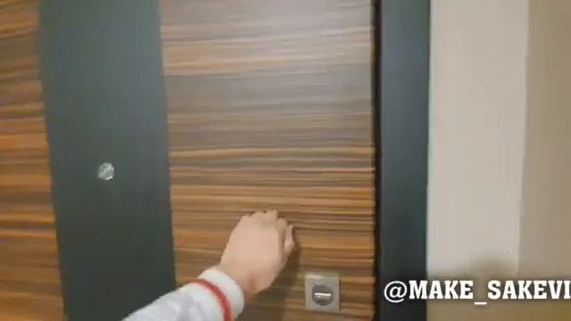 MAKE SAKEVICH / Мне иногда кажется, что соседи делающие ремонт, даже обои клеят перфораторами) смотреть онлайн