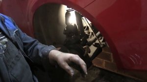 замена передних тормозных колодок на автомобиле SEAT LEON