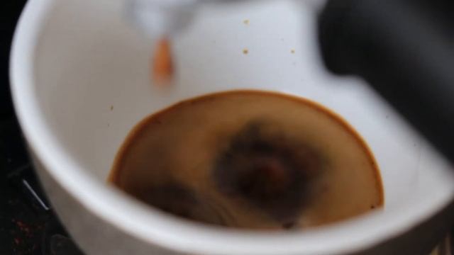 Homemade coffee latte with Delongni EC685 and % Arabica House Blend смотреть онлайн