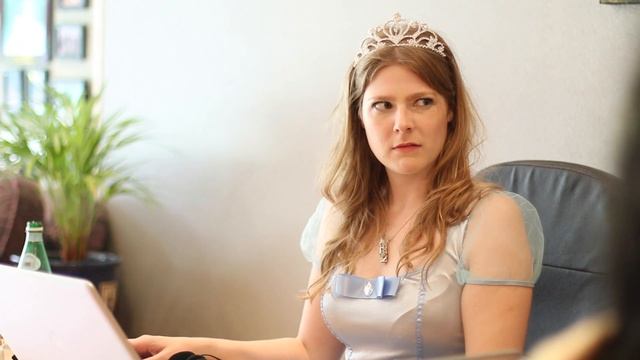 Glinda, Elphaba & the Call Centre. WARNING: contains high levels of sass. смотреть онлайн
