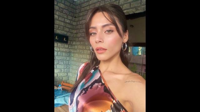 Sıla Türkoğlu and Halil İbrahim Ceyhan met on the road and hugged! смотреть онлайн