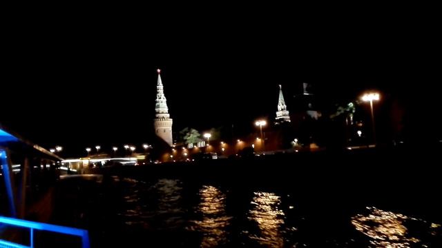 На теплоходе музыка играет. смотреть онлайн