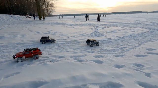 Запуск JEEP Cherokee в космос и гонка на 1/4 мили с Range Rover по снегу смотреть онлайн