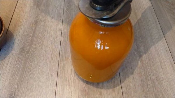 ТОМАТНИЙ СІК/ТОМАТНЫЙ СОК ИЗ ЖЕЛТЫХ ТОМАТОВ/TOMATO JUICE FROM YELLOW TOMATOES