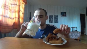 МУКБАНГАСМР ПИРОЖНЫЕ - ЗАВАРНЫЕ ПАЛЬЧИКИ со СГУЩЕНКОЙ и МОЛОКООБЖОР ЕДА EATINGASMRMukbang#156