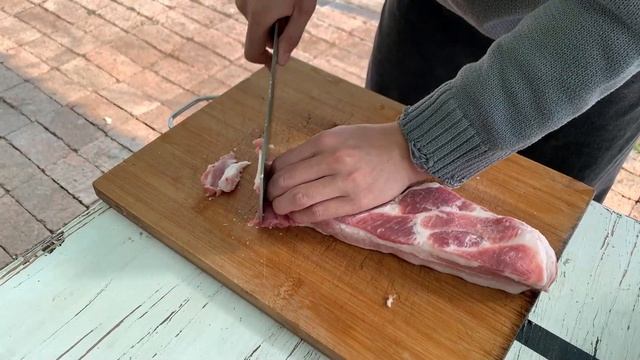 娘俩去舅舅家蹭饭，五花肉大虾烤喷香，亲人欢聚一堂，老爸吃过瘾 смотреть онлайн