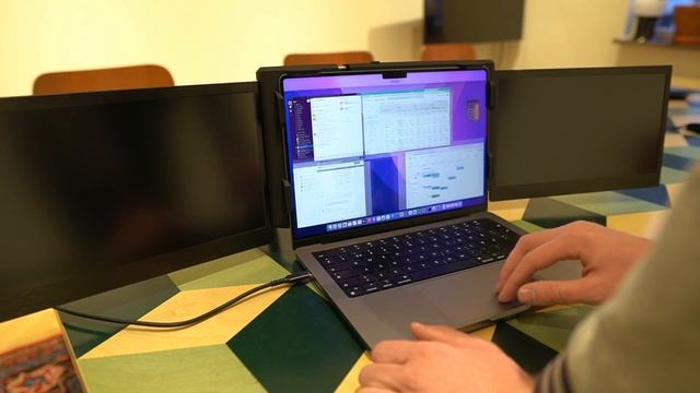 Review of Kwumsy P2 Pro Triple Portable Laptop Monitor смотреть онлайн
