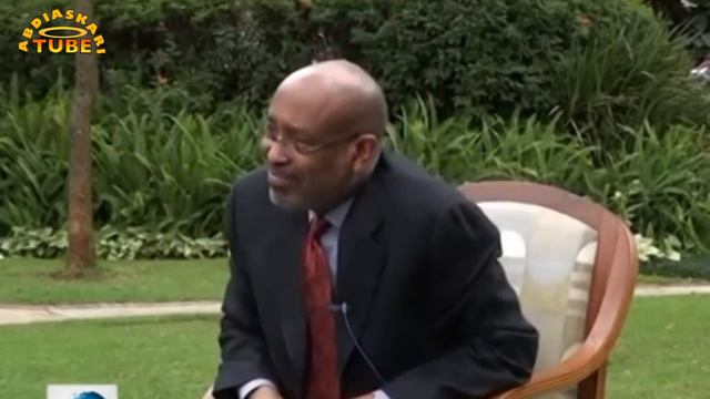 Daawo – Prof Abdi Ismail Samatar VS Prof Ahmed Ismail Samatar Walaalo Kala Aragti Duwan! YouTub смотреть онлайн