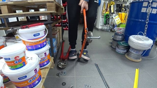 БОЛТОРЕЗ ПРОТИВ ГВОЗДОДЁРА | ЖЕСТЬ! БОЛТ пробил коробку | режем каленые болты ? и гвоздодёр смотреть онлайн