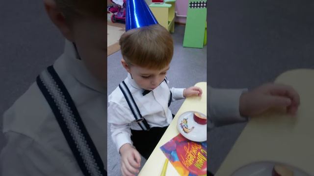 День рождения Роберта в саду 2 смотреть онлайн