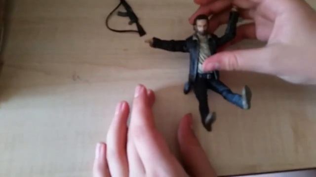 Обзор фигурки Рика Граймса (Ходячие Мертвецы) смотреть онлайн