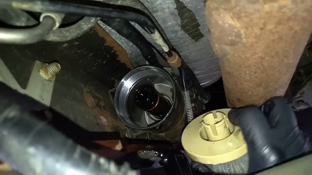 How to Change a Ford F-250 6.0l Powerstroke Diesel Fuel Filter смотреть онлайн