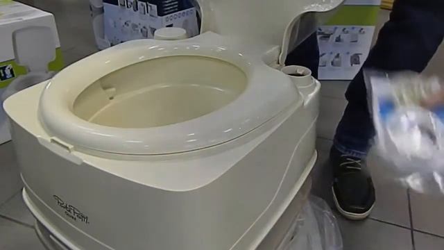 Биотуалет Thetford Porta Potti Qube 365. смотреть онлайн