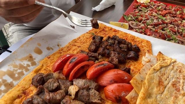 DOĞAL KUZU KEBABI DANA KULLANMIYORUM ! l Sokak Lezzetleri смотреть онлайн