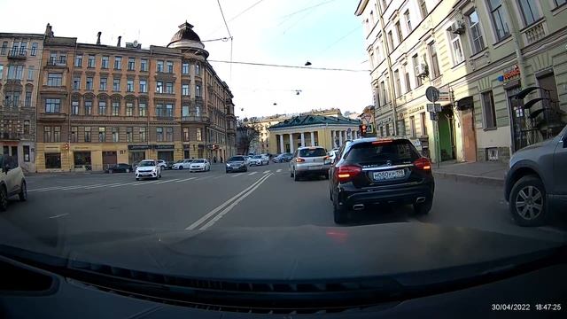 BMW M5 F90 Stock Catless - Loud Revs And Accelerations (pops And Bangs)
