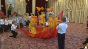Осенний танец Листопад в старшей группе детского сада.