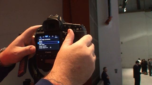 A Closer Look at the 1DX at CES 2012 (in full hd) смотреть онлайн