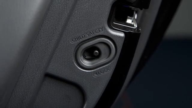 2014 Infiniti Q70 - Child Safety Rear Door Locks смотреть онлайн