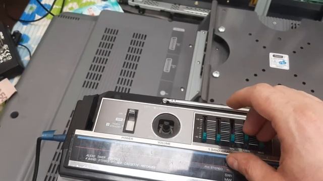 Магнитофон из 90х до сих пор живой! смотреть онлайн