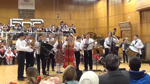 "Провикна се у селото" - Александра, Мария-Магдалена и камерната група на Вели Чаушев смотреть онлайн