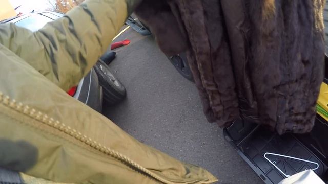 Always something out there to make a Dollar on at the Flea Market смотреть онлайн