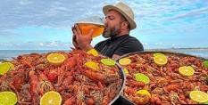 Море и Целая куча Раков с Пивом! Настоящий Рай После Трудного Дня