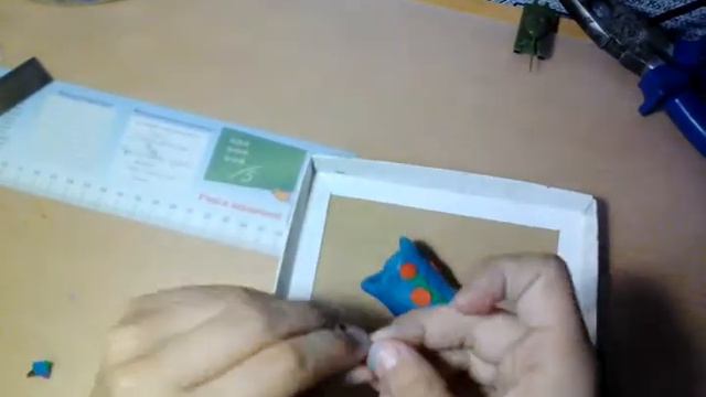 Ваза с цветами из пластилина