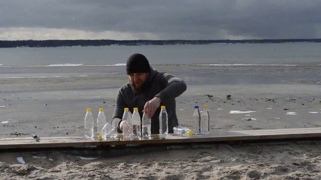 Первый опыт разрезания 10 бутылок газировки. Неудачный :) смотреть онлайн