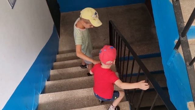 КАК СЕРЁЖА ХОДИТ ПОСЛЕ ГИПСА | ОПЫТ ИСПОЛЬЗОВАНИЯ ПОЛИМЕРНОГО ГИПСА смотреть онлайн