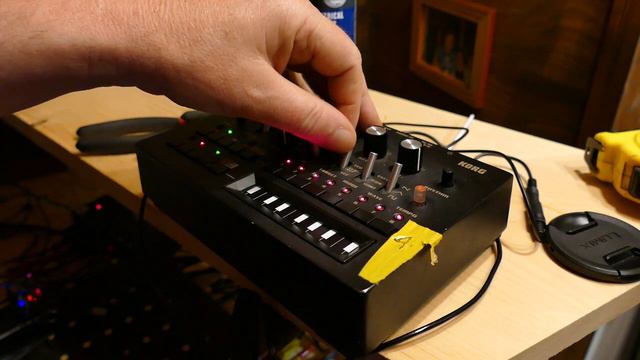 Monotribe as noise source for S&H (RuSAD) filter on Studiologic Sledge смотреть онлайн