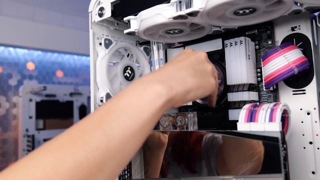 EPIC $5,000 PC Build Time Lapse - Thermaltake Core P6 смотреть онлайн