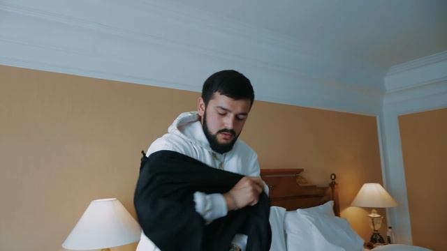 КТО ВЫНЕСЕТ БОЛЬШЕ ВЕЩЕЙ ИЗ ОТЕЛЯ?! смотреть онлайн