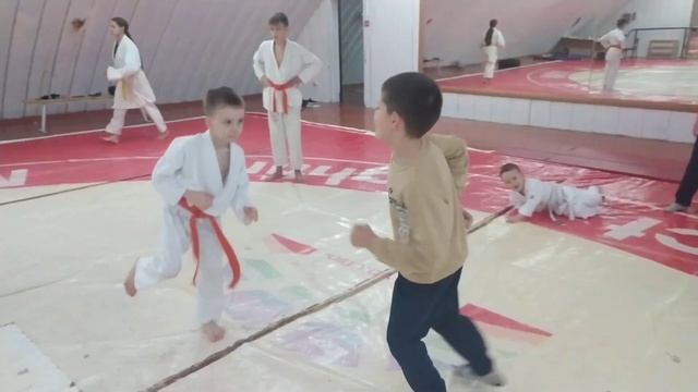 Кисловодск Школа Золотой Тигр. Мы выкладываемся на максимум всегда! смотреть онлайн
