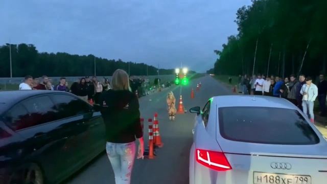 Приехал на нелегальные гонки, а тут...... смотреть онлайн