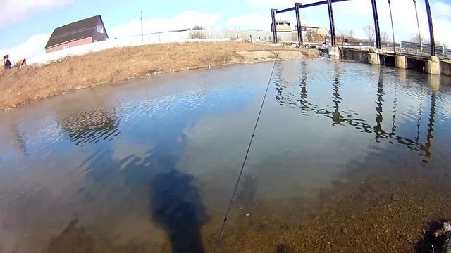 Ловля карася на пенопласт, тестирую новую кормушку смотреть онлайн