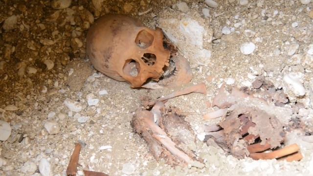 Археология Мангистау. Раскопки могилы, которая не была засыпана землей. смотреть онлайн