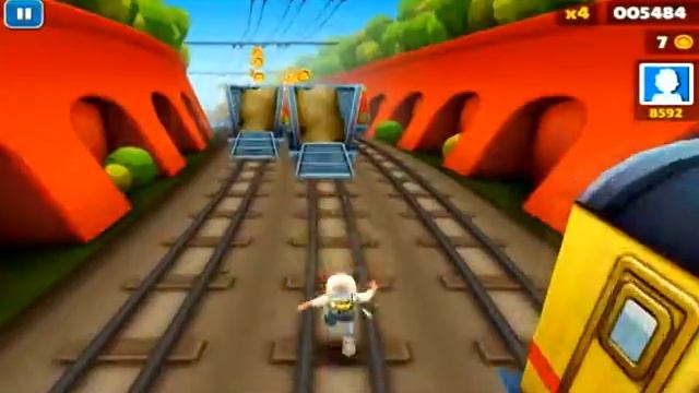 Арен Сокрайс играет в Subway Surfers смотреть онлайн