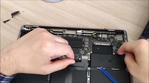 Замена термопасты, разбор Mac Book Pro 13 2017  Model A1708 EMC 3164
