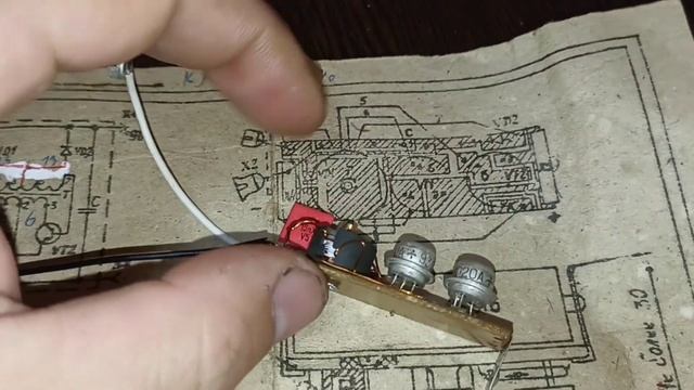 Радянський радіоконструктор джоуль-вор; саморобний постапокаліптичний ліхтарик від однієї батарейки смотреть онлайн