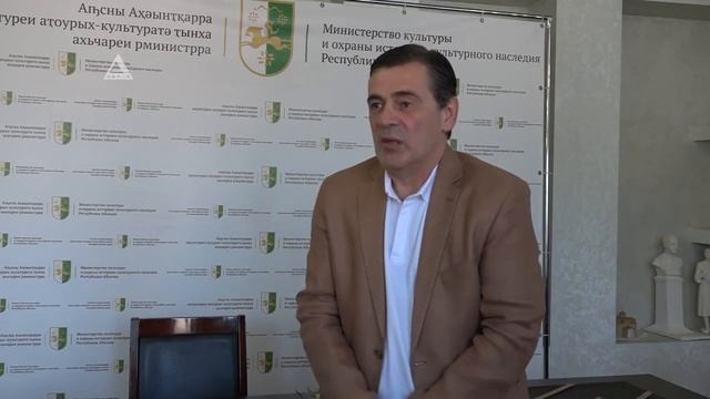 Главному балетмейстеру Госансамбля народного танца «Шаратын» Руслану Бебия исполнилось 55 лет смотреть онлайн