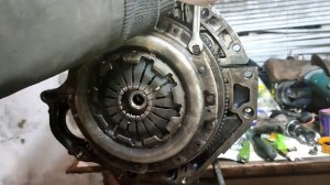 Центровка диска и установка корзины сцепления Daewoo Lanos