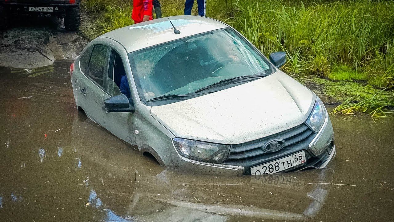 Что может LADA GRANTA на БЕЗДОРОЖЬЕ? УТОПЛЕНИЕ МАШИН смотреть онлайн