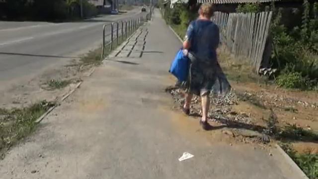 разрушенный тротуар