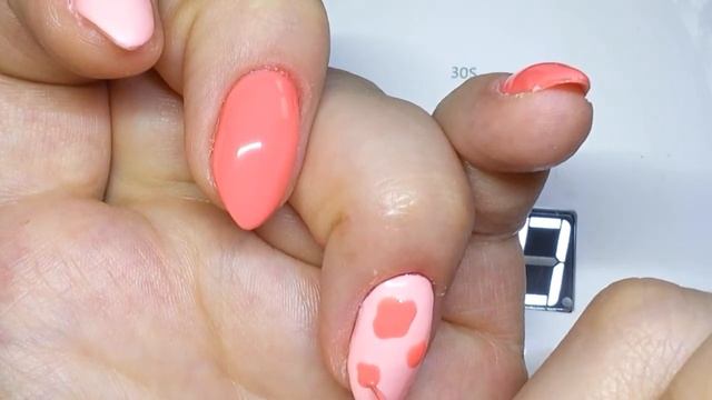 Весенний дизайн ногтей гель-лаком цветы в стиле минимализм. смотреть онлайн